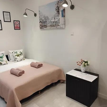 Center Emilii Plater Apartman Varsó
